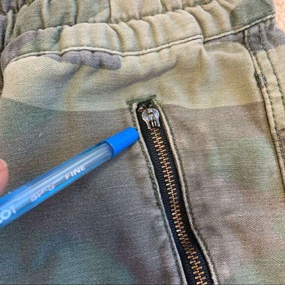 Aritzia TNA Alix green camo Pants joggers Size 00 - Picture 12 of 13